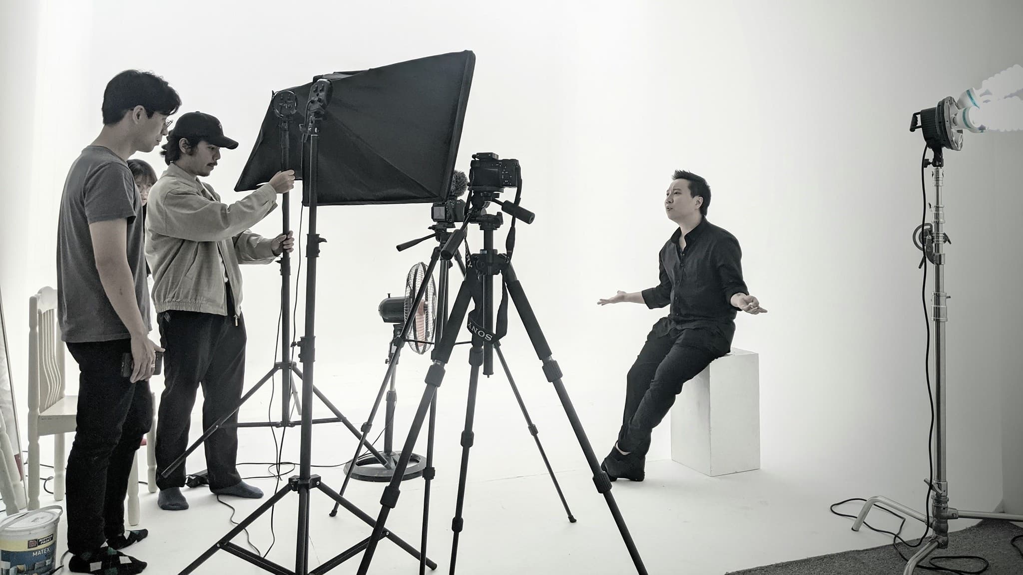 Phỏng Vấn "High-Key"